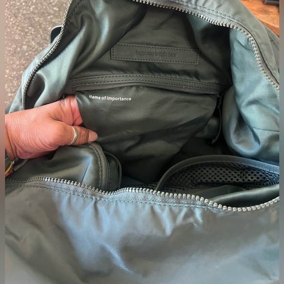 ✨DISCOUNTED✨ Lululemon Fast Track Duffel Gym Travel Beach Bag -  Dark Forest - Picture 8 of 16